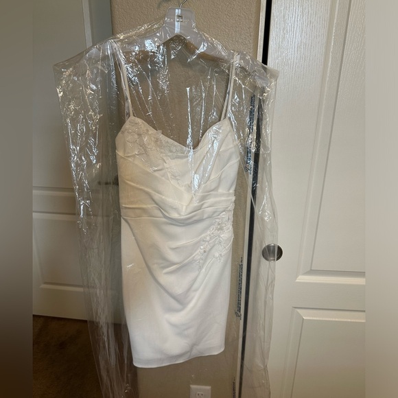 3D floral lace applique crepe mini dress in soft white, size 4 - Picture 4 of 8